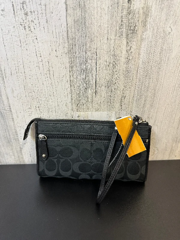 Wristlet Designer By Coach  Size: Medium