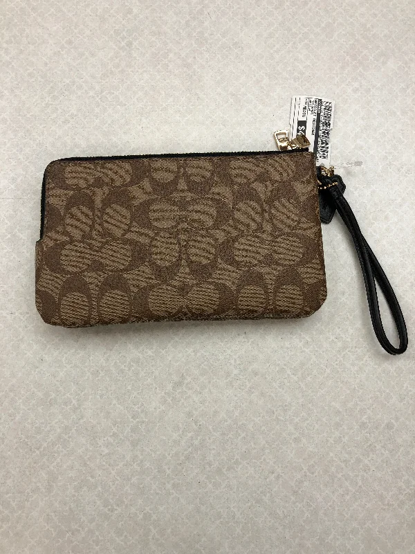 Wristlet Designer By Coach  Size: Medium